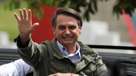 Bolsonaro firma decreto que permite civiles compren armas