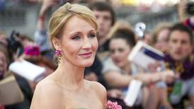 Critican a J.K. Rowling por nuevo libro calificado como transfóbico