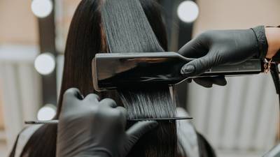 Uso de productos para alisar el cabello pueden aumentar el riesgo de cáncer de útero: estudio