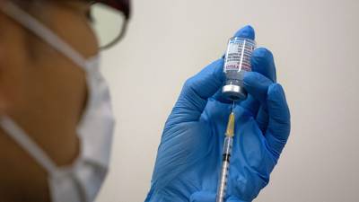 Japón investiga muerte de dos personas que recibieron vacunas COVID de Moderna