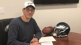 La NFL ya tiene un QB mexicano: Luis Pérez firmó con las Águilas de Filadelfia