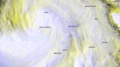 Huracán ‘Nora’ toca tierra en costas de Jalisco 