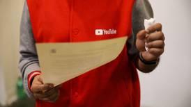 YouTube combatirá información falsa en videos... y su aliado es Wikipedia