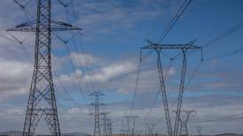 Expertos advierten sobre la salida de empresas por cambios a la Ley de la Industria Eléctrica