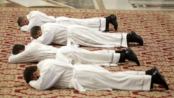 Papa ‘exorciza’ corrupción: adiós a regalitos caros para miembros del Vaticano
