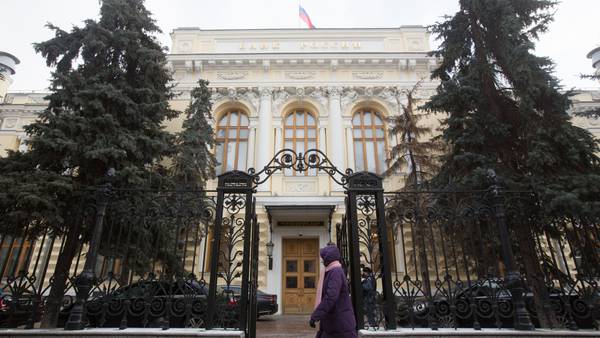 EU prohíbe hacer negocios con el Banco de Rusia
