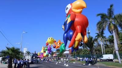 Desfile de Globos Gigantes llenó de color y alegría a Acapulco el Día de Reyes