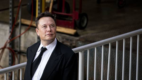 A Musk le sale el ‘tiro por la culata’: Tesla tiene su peor caída en 8 meses tras encuesta en Twitter