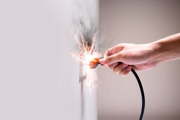 Que los apagones no te agarren en curva: ¿Cómo prevenir descargas eléctricas en casa?