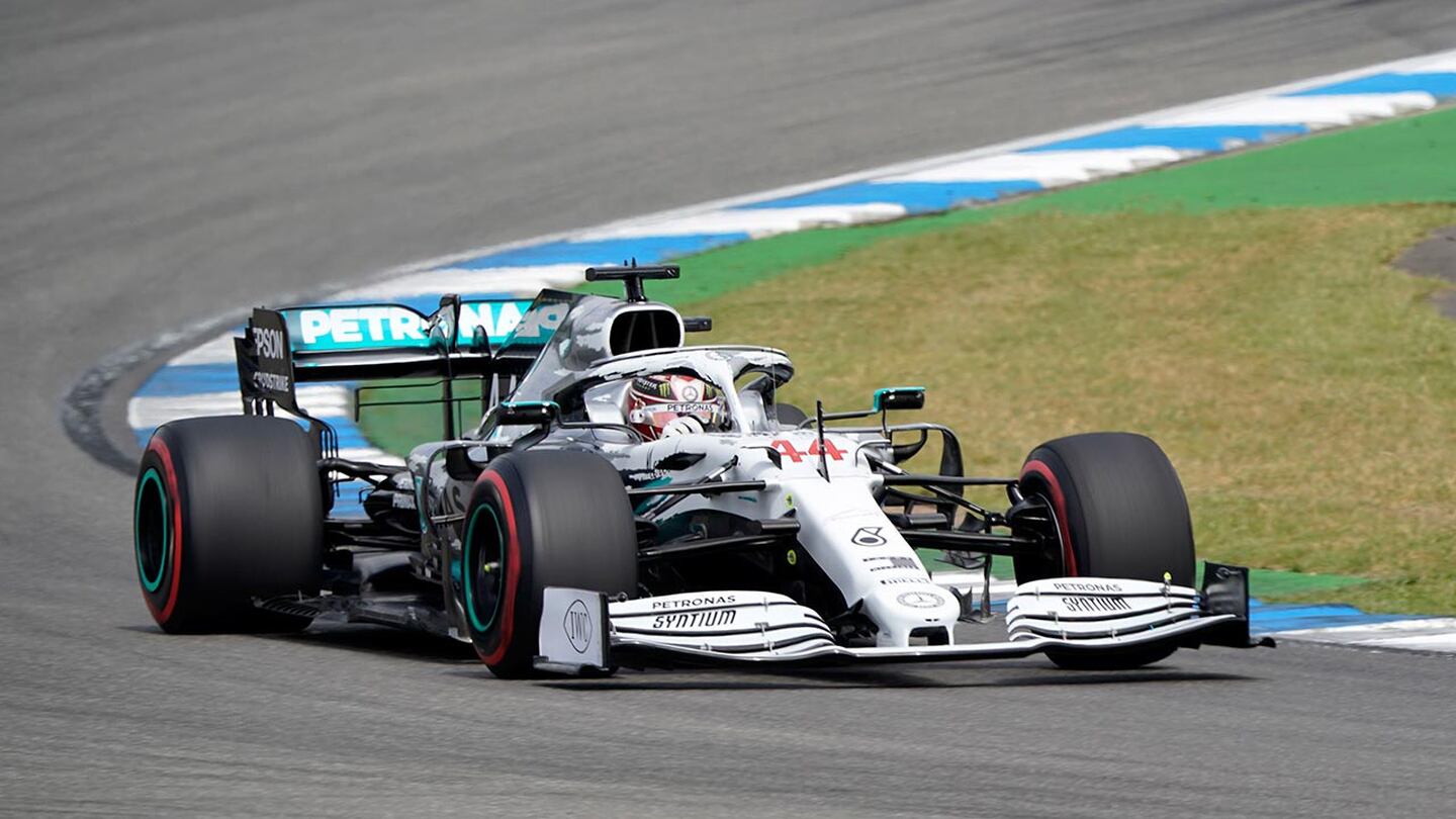 ¡Hamilton consiguió la pole en Alemania ante el derrumbe de Ferrari!