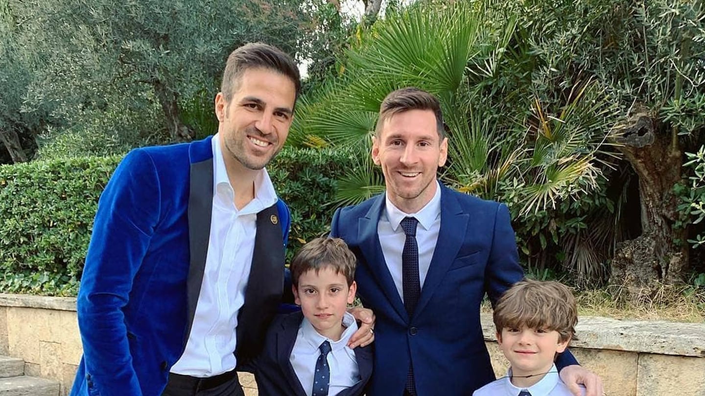 ¿Y la lesión? Messi fue el invitado de lujo en el bautizo de los hijos de Cesc Fàbregas