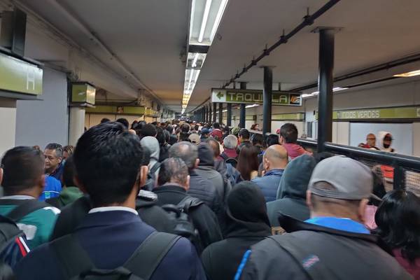 Metro CDMX: Línea 3 está completamente ‘colapsada’, se registran retrasos de hasta 20 minutos