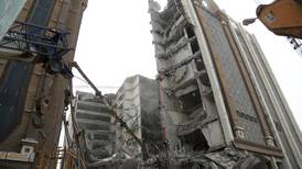 Derrumbe de edificio deja al menos 11 muertos y desaparecidos en Irán