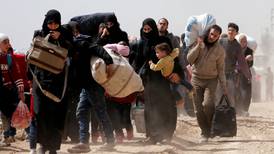 Sirios huyen de Guta en medio de ataque aéreos
