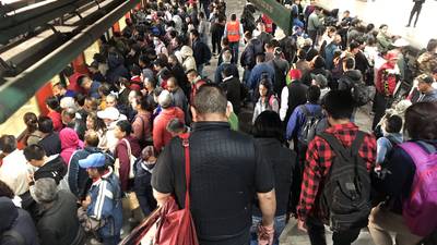 Metro de la CDMX colapsa en pleno regreso a clases: Líneas A, B, 6, 8 y 9 totalmente saturadas