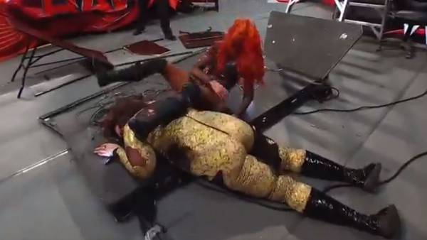 Becky Lynch vence a Nia Jax en una lucha espectacular en el Monday Night RAW de la WWE (VIDEO)
