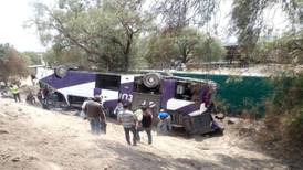Autobús vuelca en la autopista México-Pirámides; hay al menos 15 heridos