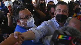 Chaves lidera elección presidencial en Costa Rica; Figueres reconoce su derrota