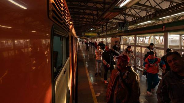 Caos en Línea A del Metro: ¿Por qué desalojan a pasajeros de un tren este martes? 