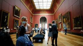 Mona Lisa 'vuelve al trabajo' con la reapertura del Museo del Louvre
