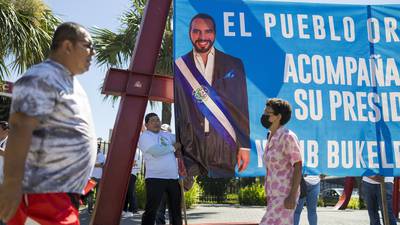 El Salvador, ¿la nueva ‘dictadura perfecta’? Victoria abrumadora de Bukele ‘borraría’ a la oposición