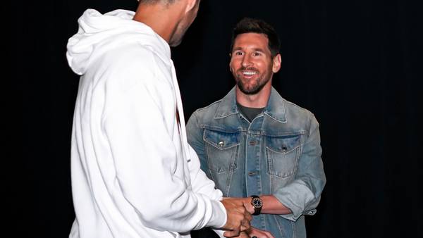 Lionel Messi visita la NBA: Junto a Sergio Busquets y Jordi Alba fue a ver al Miami Heat (VIDEO)