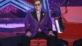 ¡Al quirófano! Elton John programa una operación en su cadera tras caída