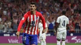 Atlético le quita el invicto al Real Madrid en el derbi con doblete de Álvaro Morata