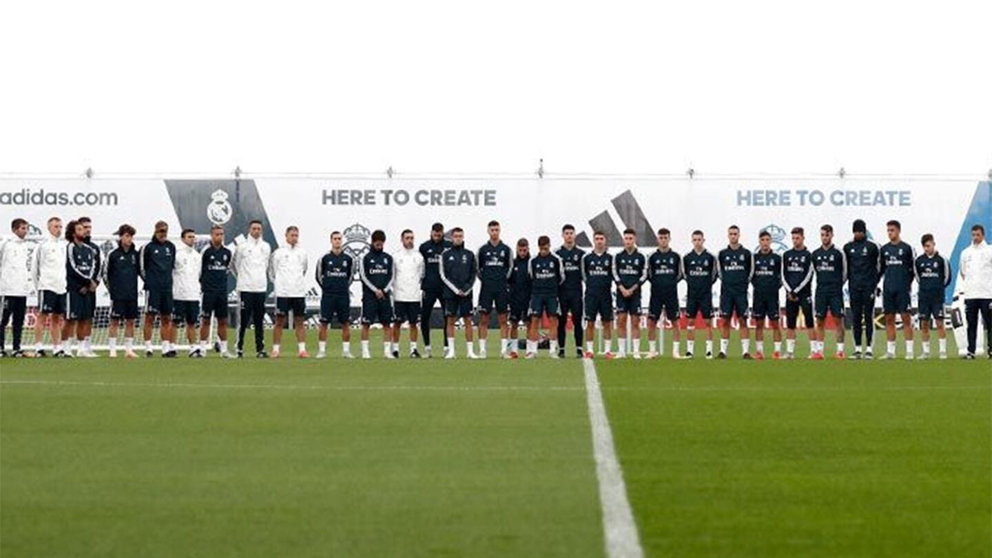 El Real Madrid inicia su entrenamiento con un minuto de silencio