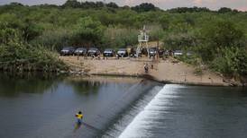 Bordean Río Bravo con púas para evitar paso de migrantes
