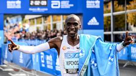 Eliud Kipchoge rompe su propio récord en Maratón de Berlín; ¿A qué ritmo corrió?