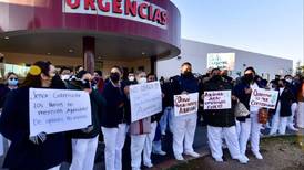 Con aguinaldo recortado y sin bono COVID: personal de salud protesta en Coahuila 