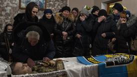  Volodymyr Zelenski dice que mil 300 soldados ucranianos han muerto al enfrentar a Rusia