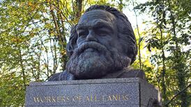 Atacan a martillazos tumba de Karl Marx
