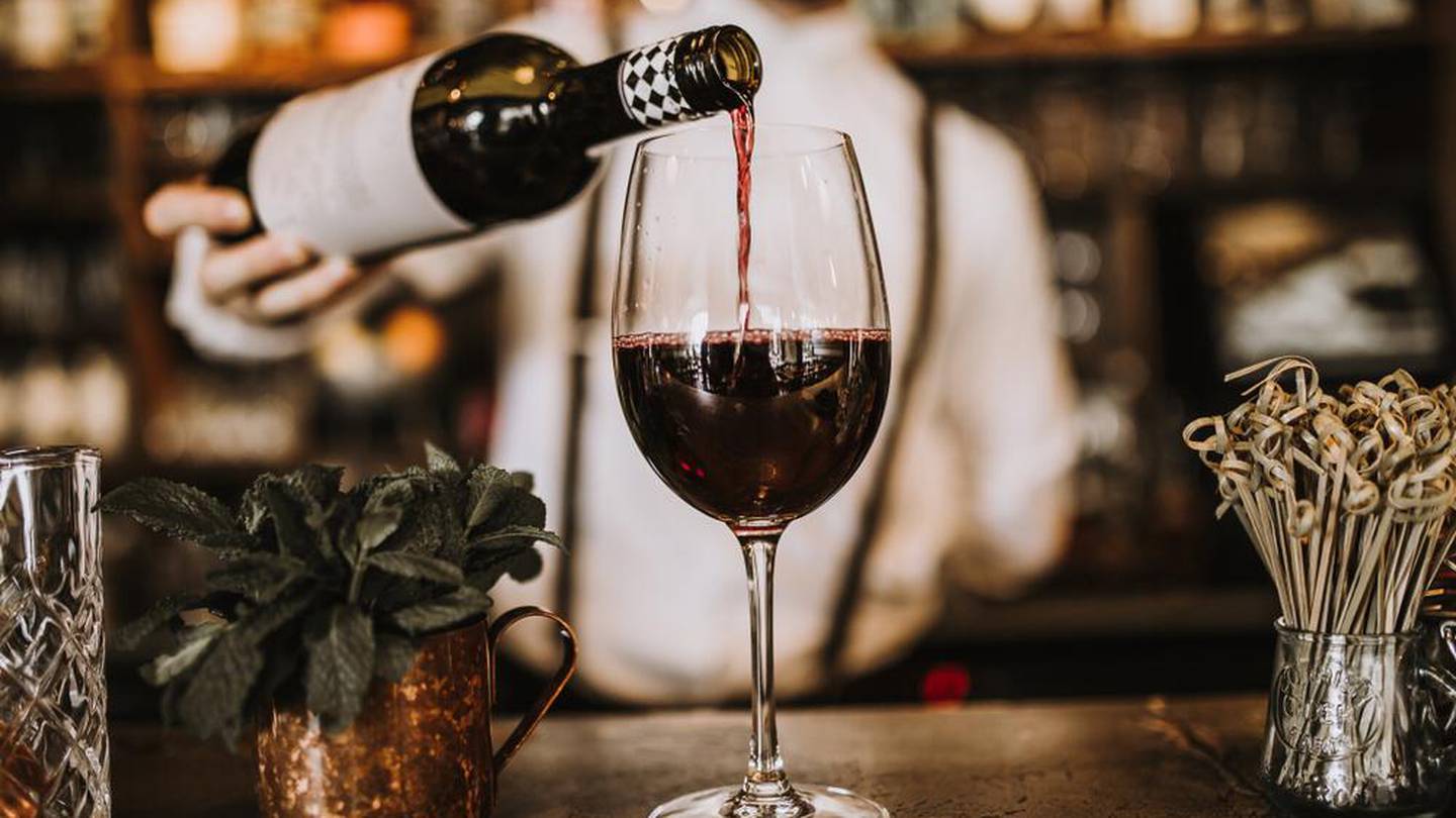 Es bueno para la salud tomar vino tinto?