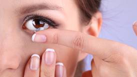 ¿Por qué no debes usar lentes de contacto durante la contingencia ambiental?