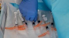 EU ‘se frota las manos’ por vacunas COVID mejoradas; aplicación iniciará en septiembre