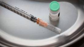 Moderna llega a acuerdo con EU para suministrar 100 millones de vacunas experimentales contra COVID-19