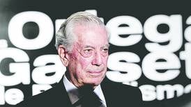Vargas Llosa sale del hospital tras ‘vencer’ al COVID