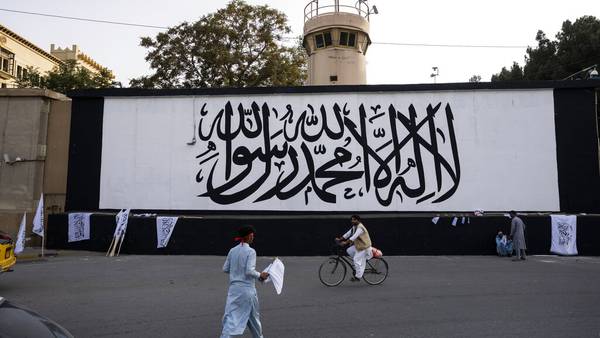 Talibanes izan su bandera en Kabul en vigésimo aniversario del 9/11