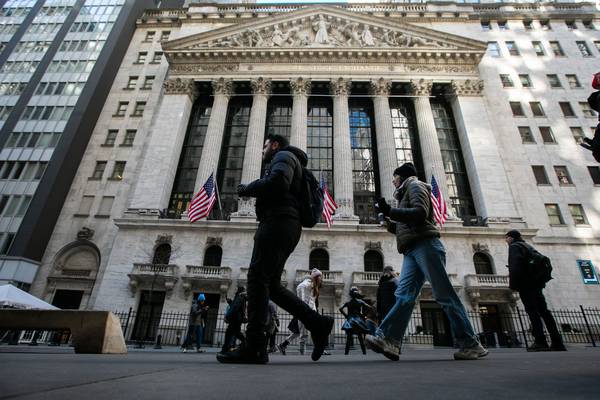 Wall Street cierra ‘de buenas’ pese a incertidumbre por la Fed; BMV cierra febrero con caída de 3.4%