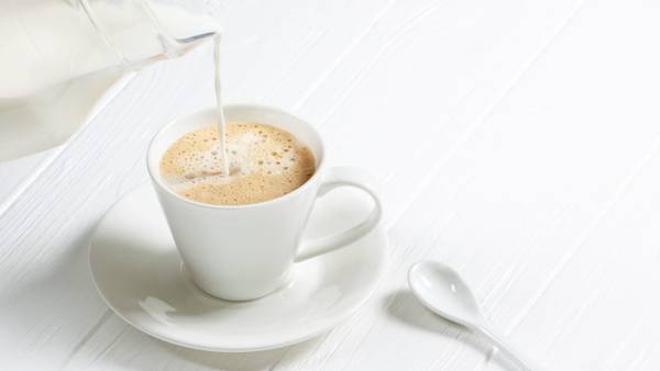 Tazas de café con leche y té