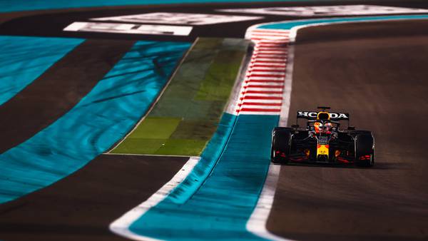 ¡Max Verstappen gana ‘final de película’ en Abu Dhabi y es campeón de la F1!