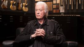 Jimmy Page rinde homenaje a la guitarra del 'dragón tatuado'