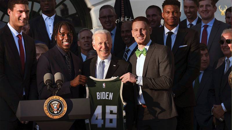 ¡La tradición está de vuelta! Los Milwaukee Bucks, campeones de la NBA, fueron recibidos en la Casa Blanca