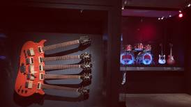 Met de Nueva York exhibe icónicos instrumentos de los 'dioses del rock'