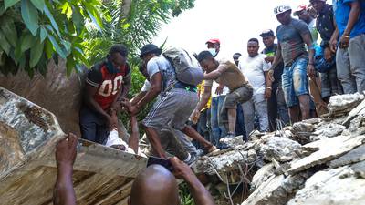 Aumentan a 304 los muertos a causa del terremoto magnitud 7.2 en Haití 