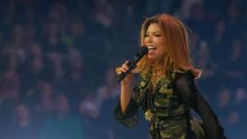 Staff de la cantante Shania Twain sufre accidente de autobús; hay 13 hospitalizados