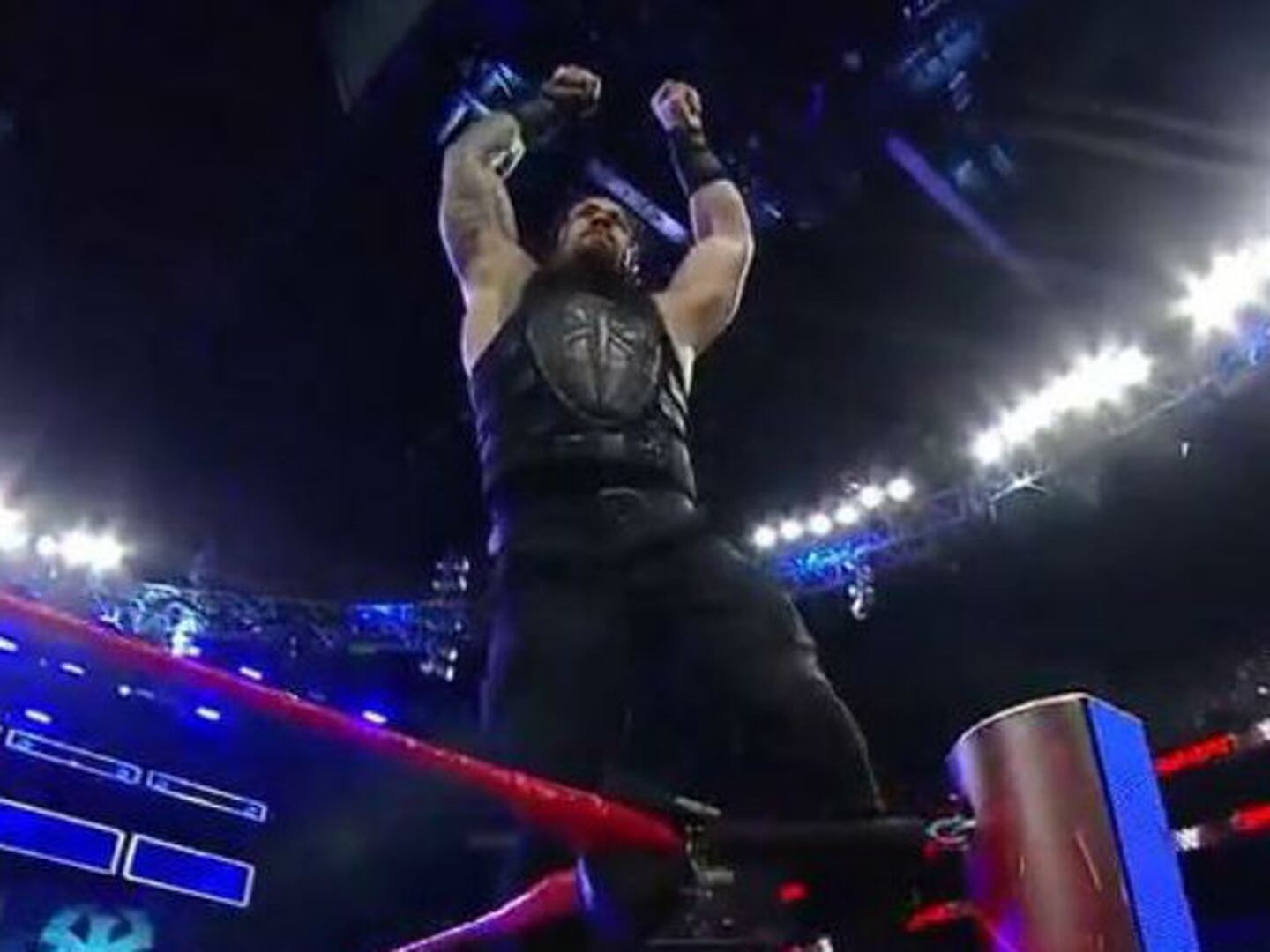 Roman Reigns explotó y venció a Braun Strowman y The Undertaker