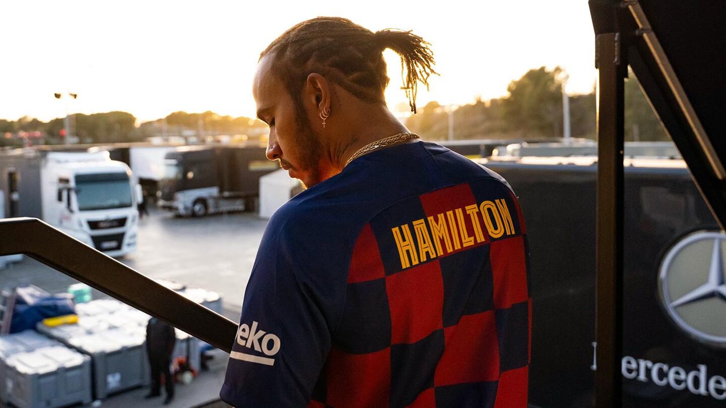 ¡Hamilton se puso la camiseta del Barcelona y dio su pronóstico para el Clásico!